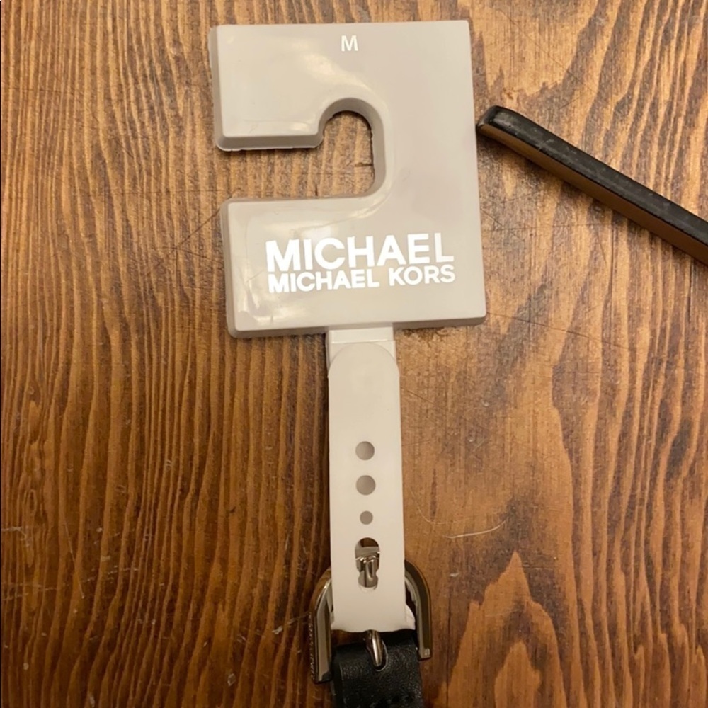𝅺MICHAEL Kors belt purse bag - Picture 2 of 5